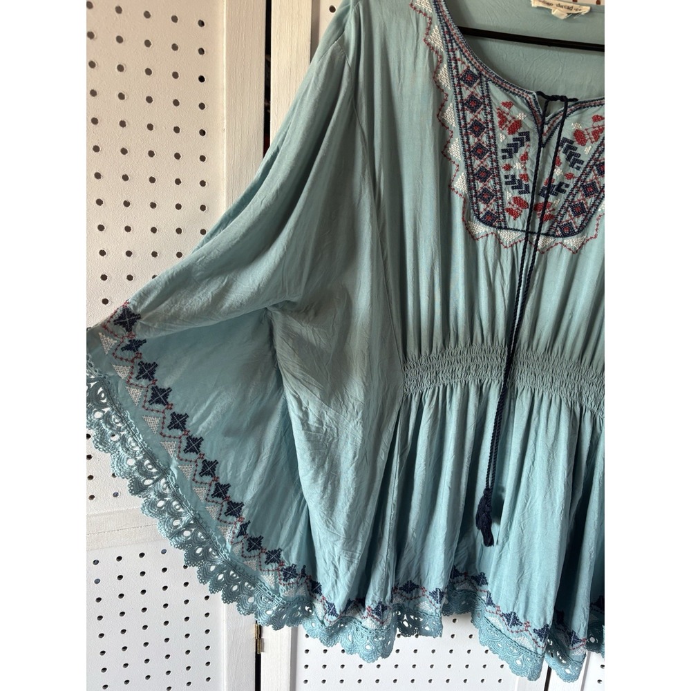 Indigo Brand Embroidered Top (Like New) - Picture 4 of 6